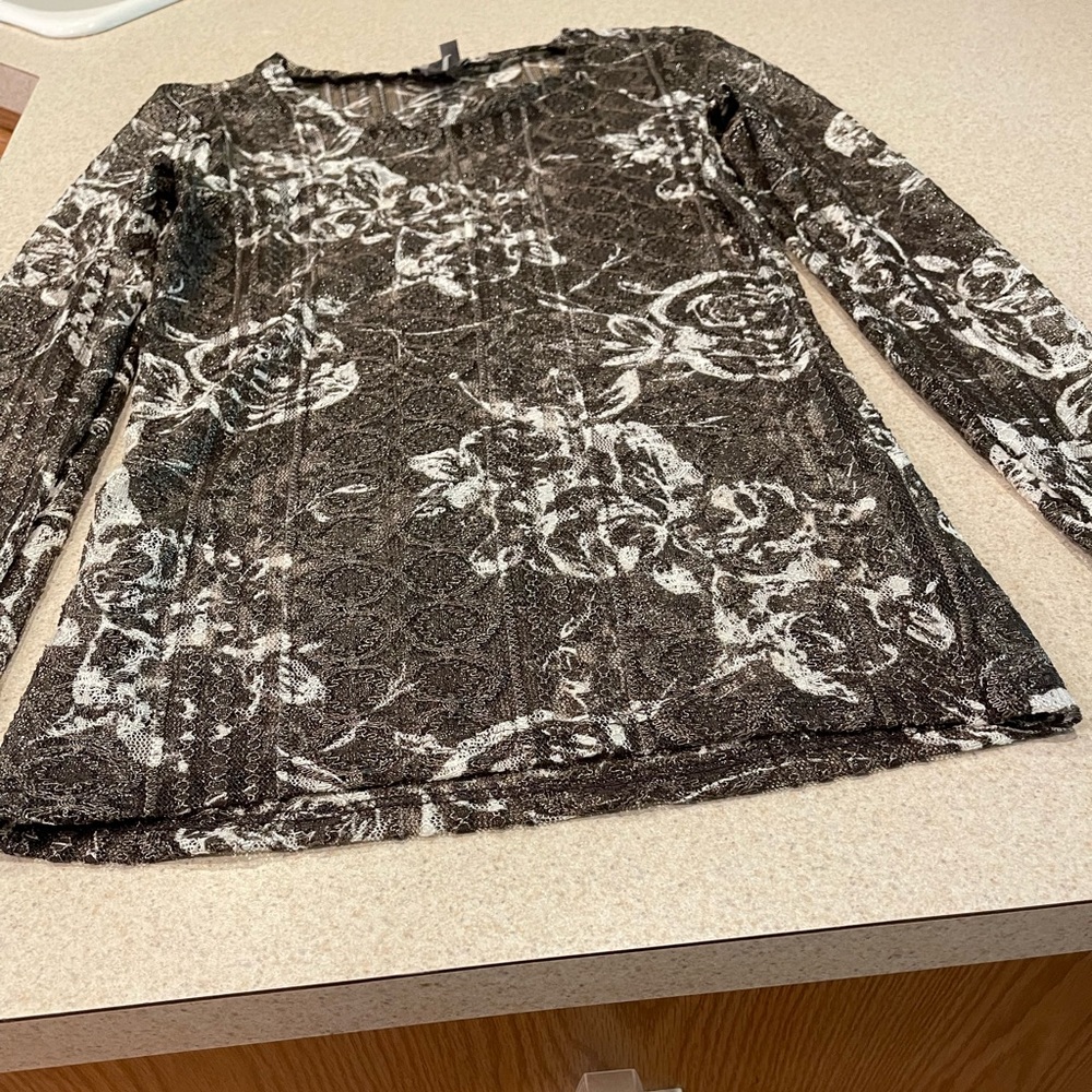 BKE for Buckle floral sheer fitted top size M